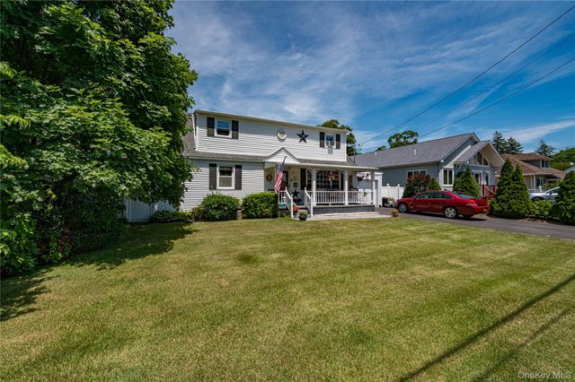 11 Spruce Street, Islip, NY 11751