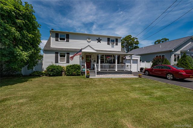 11 Spruce Street, Islip, NY 11751