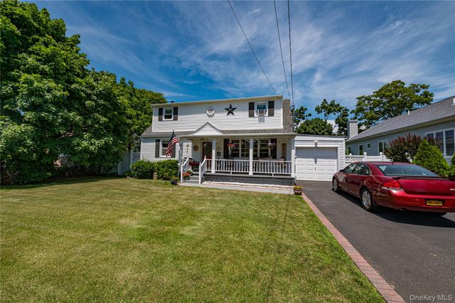 11 Spruce Street, Islip, NY 11751