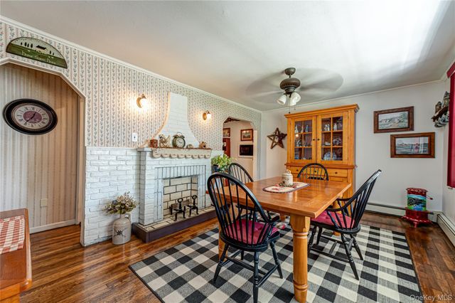 11 Spruce Street, Islip, NY 11751