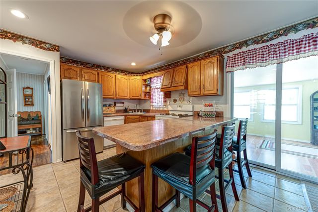 11 Spruce Street, Islip, NY 11751