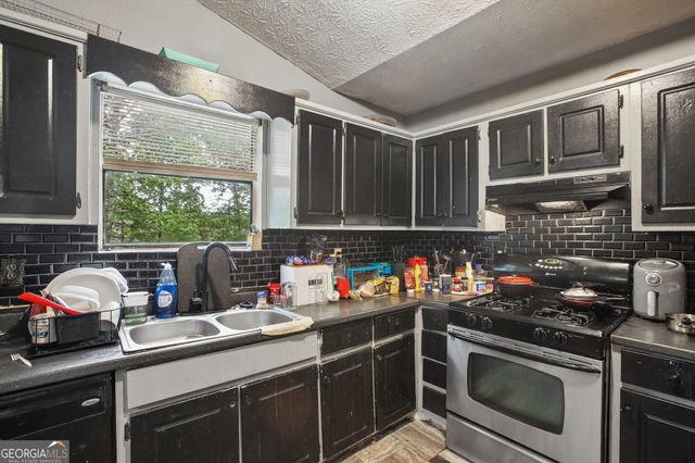 6930 Smoke Ridge Drive, Fairburn, GA 30213