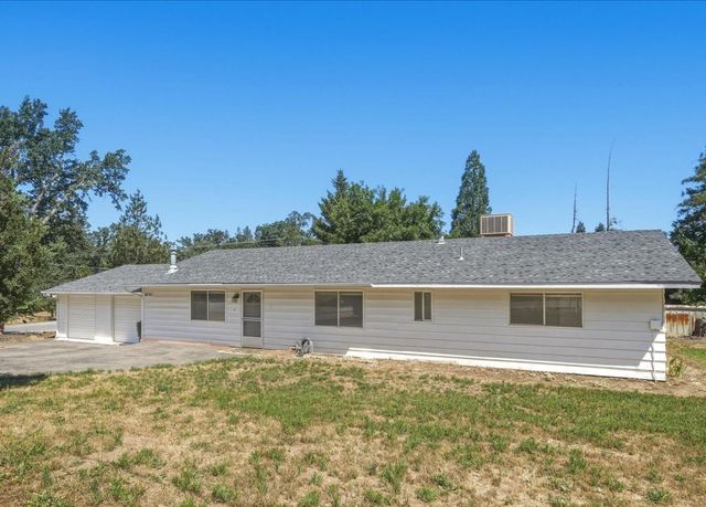 39785 Pine Ridge Road, Oakhurst, CA 93644