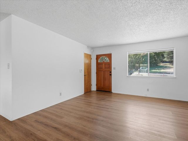 39785 Pine Ridge Road, Oakhurst, CA 93644