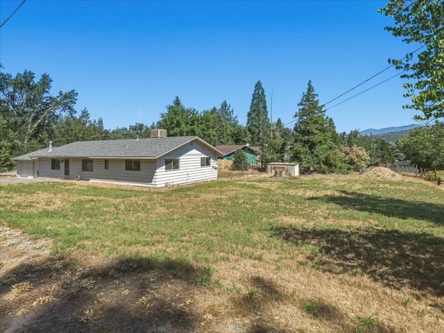 39785 Pine Ridge Road, Oakhurst, CA 93644