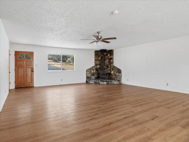 39785 Pine Ridge Road, Oakhurst, CA 93644