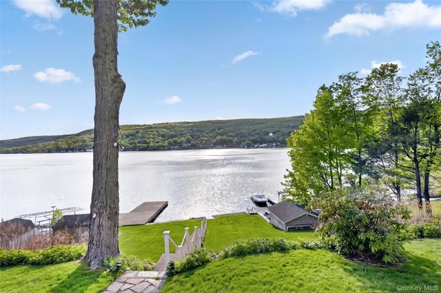 83 Edgemere Avenue, Greenwood Lake, NY 10925