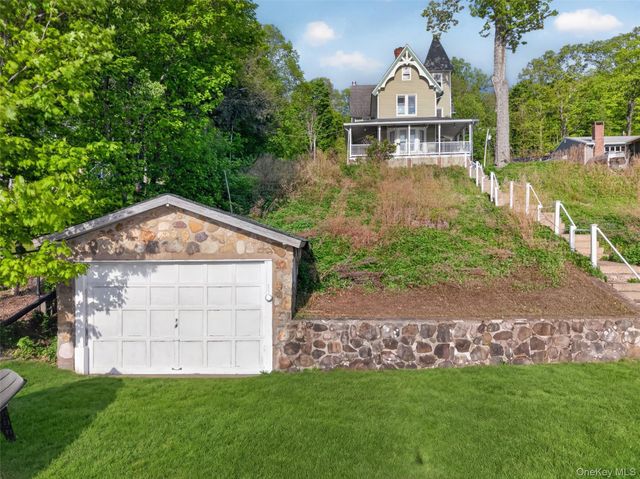 83 Edgemere Avenue, Greenwood Lake, NY 10925