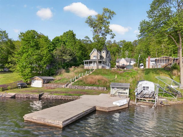 83 Edgemere Avenue, Greenwood Lake, NY 10925