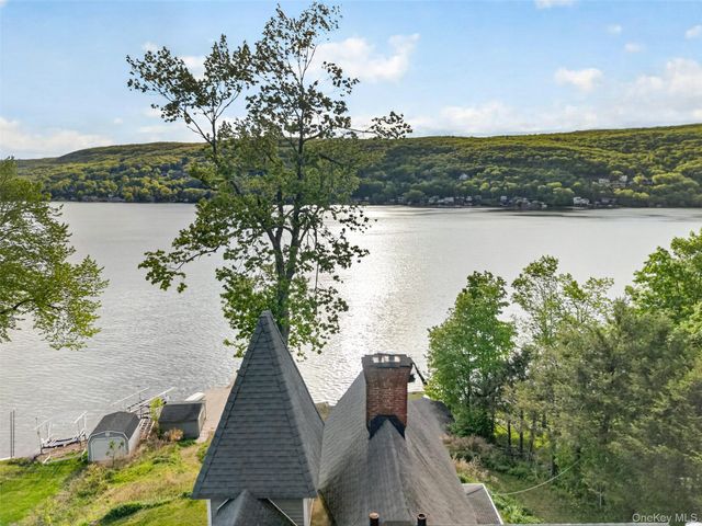 83 Edgemere Avenue, Greenwood Lake, NY 10925