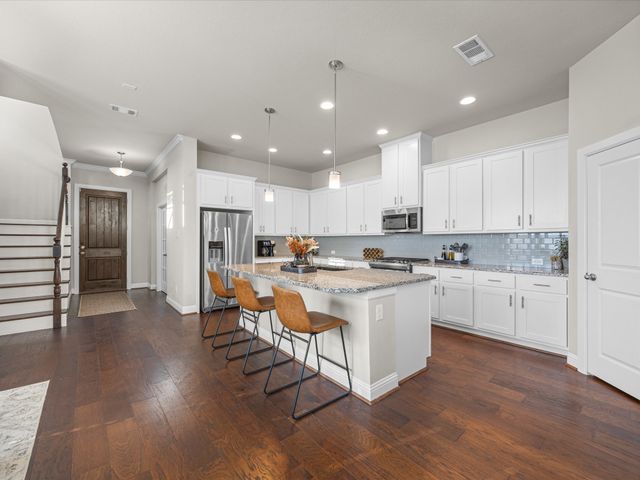 1800 Roundtree Circle W, Fort Worth, TX 76008