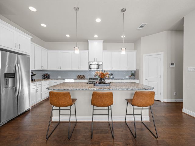 1800 Roundtree Circle W, Fort Worth, TX 76008