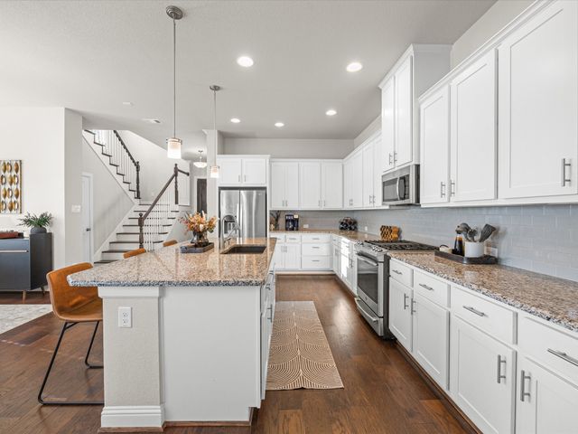 1800 Roundtree Circle W, Fort Worth, TX 76008