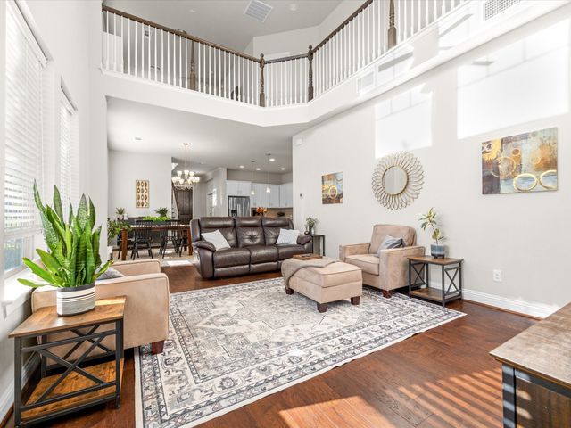 1800 Roundtree Circle W, Fort Worth, TX 76008