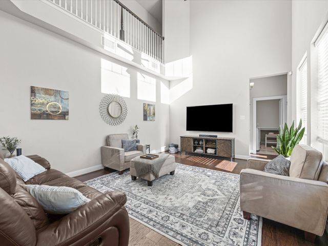 1800 Roundtree Circle W, Fort Worth, TX 76008