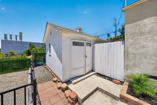 7282 University Avenue, La Mesa, CA 91942