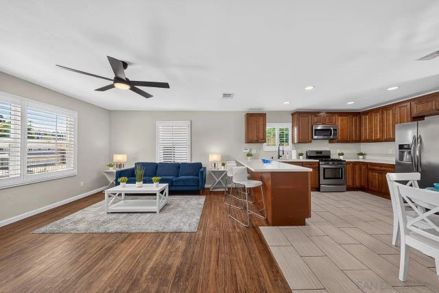 7282 University Avenue, La Mesa, CA 91942