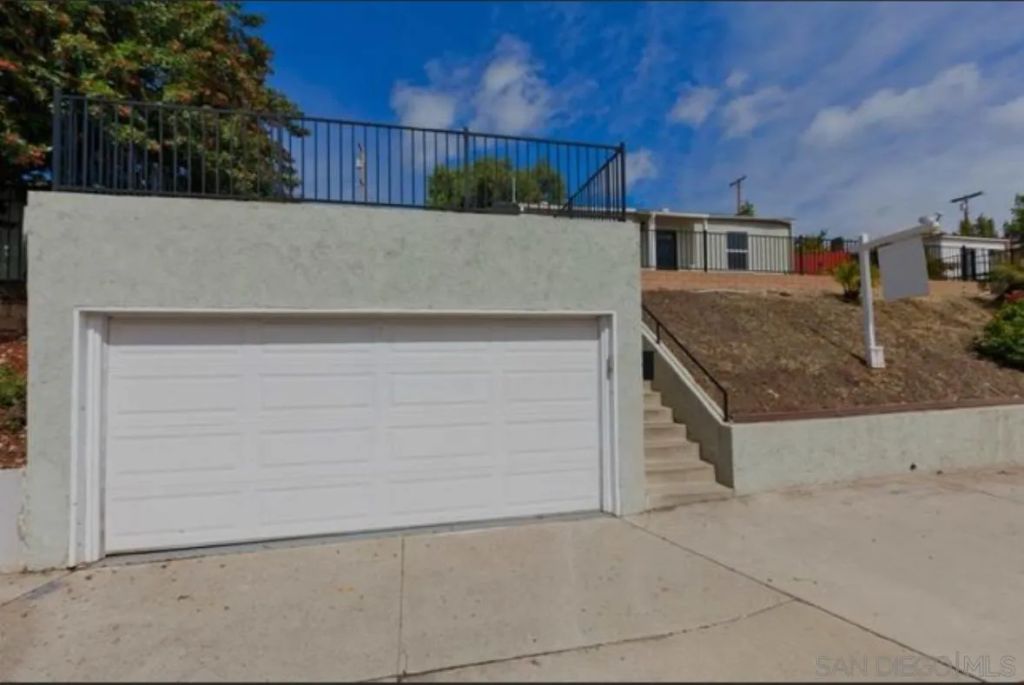 7282 University Avenue, La Mesa, CA 91942