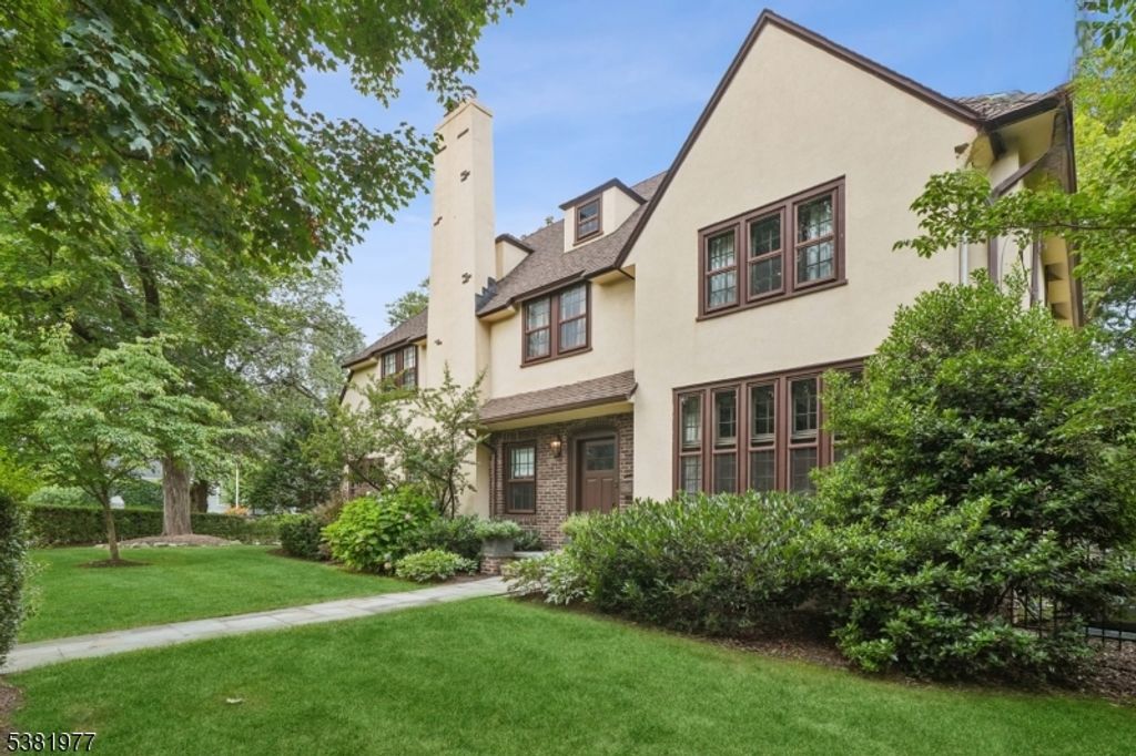 115 MAPLE STREET, Summit City, NJ 07901