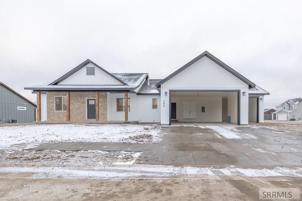 Image 2 of property listing at 286 Camas Street, Sugar City, ID 83448