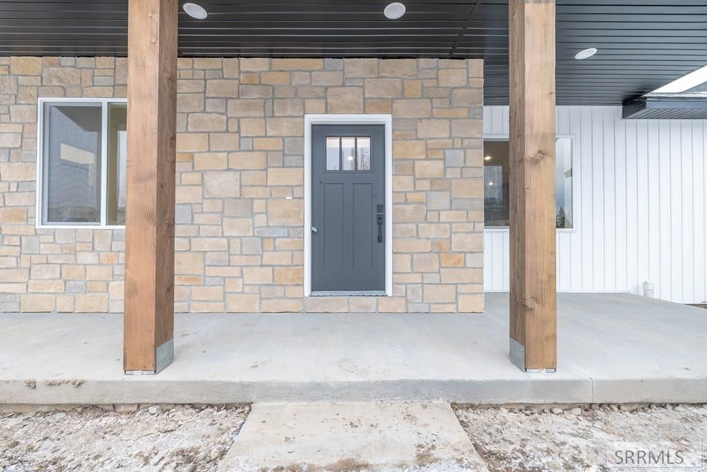 Image 4 of property listing at 286 Camas Street, Sugar City, ID 83448