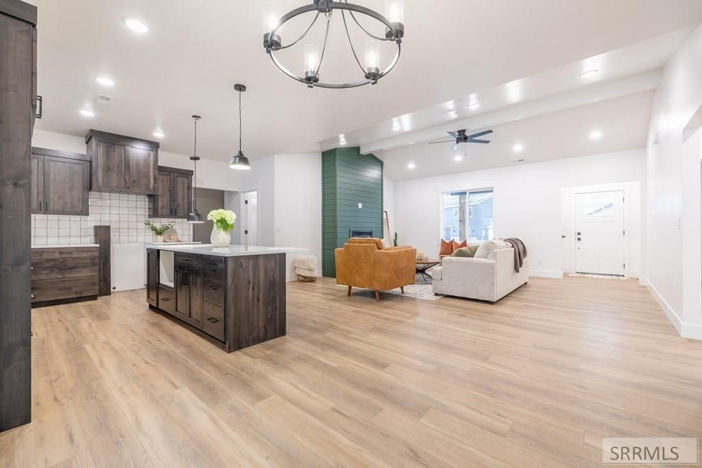 Image 8 of property listing at 286 Camas Street, Sugar City, ID 83448