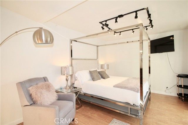 22621 Dolorosa Street, Woodland Hills (los Angeles), CA 91367