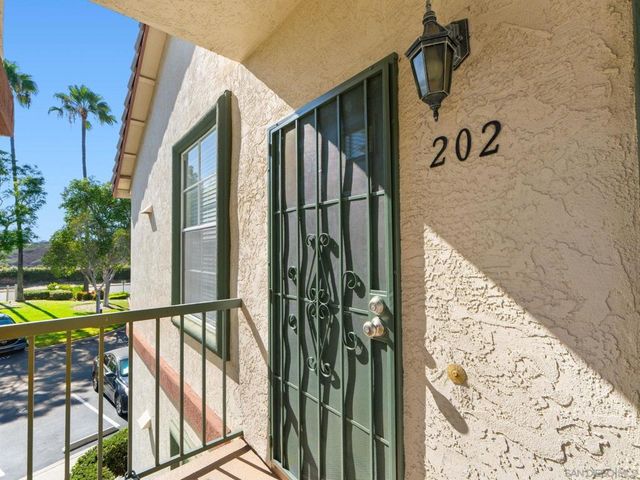 10830 Sabre Hill 202, San Diego, CA 92128