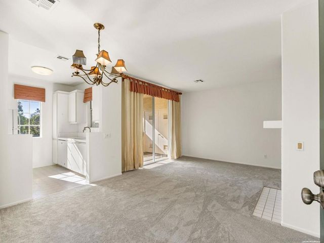 10830 Sabre Hill 202, San Diego, CA 92128