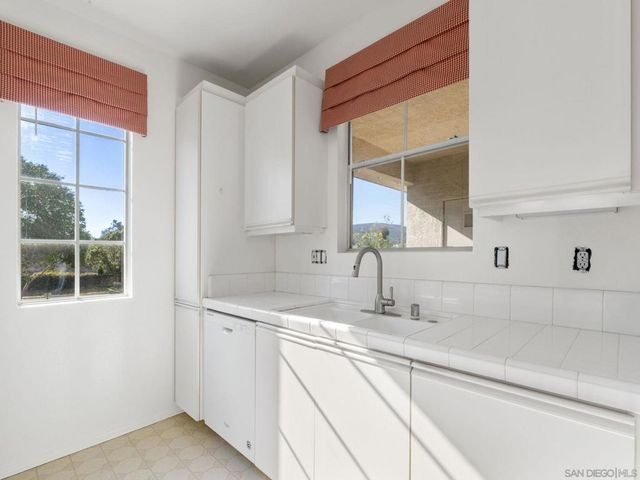 10830 Sabre Hill 202, San Diego, CA 92128