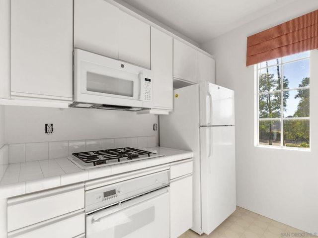 10830 Sabre Hill 202, San Diego, CA 92128