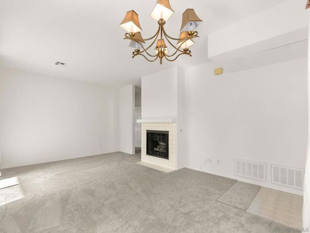 10830 Sabre Hill 202, San Diego, CA 92128