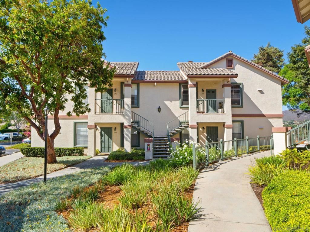 10830 Sabre Hill 202, San Diego, CA 92128