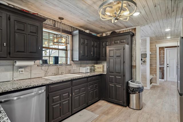 350 Alaska, Van, TX 75790