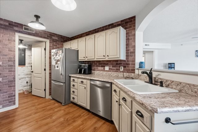 1834 Mimosa Trail, Florence, KY 41042