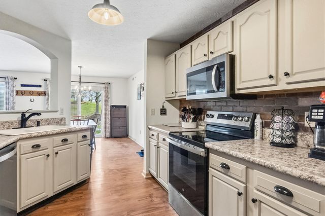 1834 Mimosa Trail, Florence, KY 41042