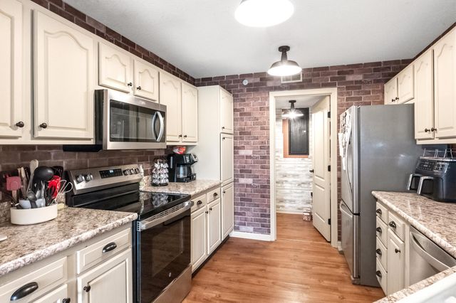 1834 Mimosa Trail, Florence, KY 41042