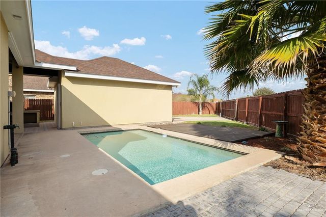 2421 E Tin Avenue, Edinburg, TX 78542