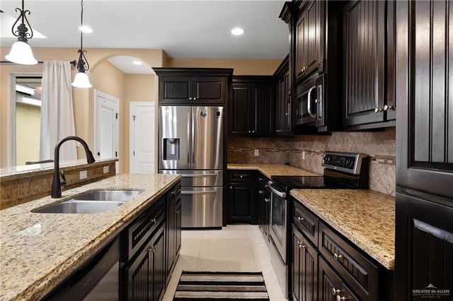 2421 E Tin Avenue, Edinburg, TX 78542