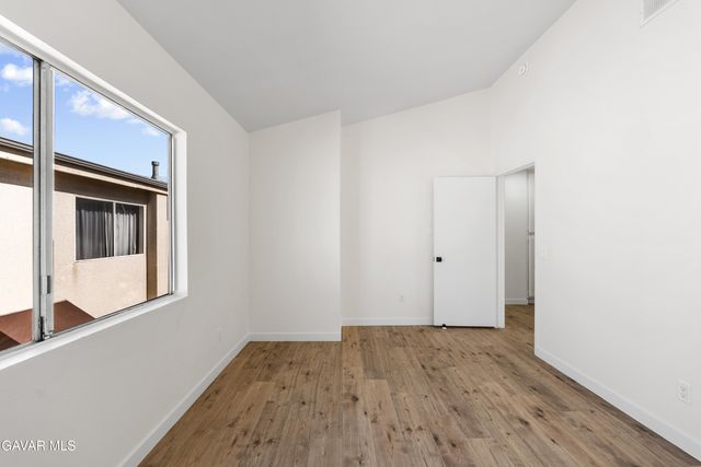 8800 Burnet Avenue Unit 15, North Hills, CA 91343