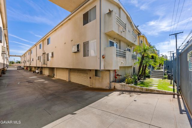 8800 Burnet Avenue Unit 15, North Hills, CA 91343