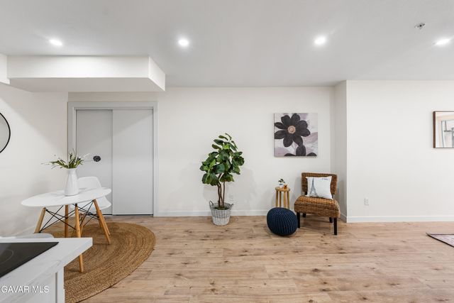 8800 Burnet Avenue Unit 15, North Hills, CA 91343