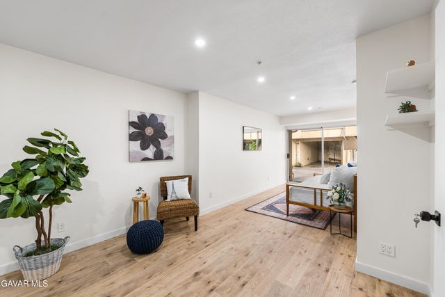 8800 Burnet Avenue Unit 15, North Hills, CA 91343