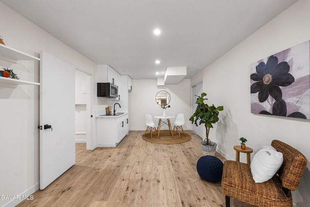 8800 Burnet Avenue Unit 15, North Hills, CA 91343