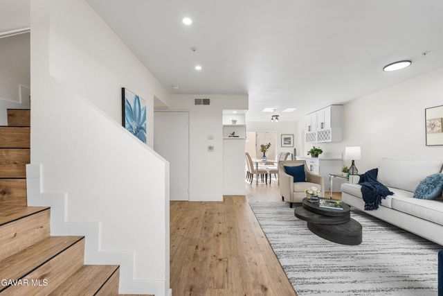 8800 Burnet Avenue Unit 15, North Hills, CA 91343