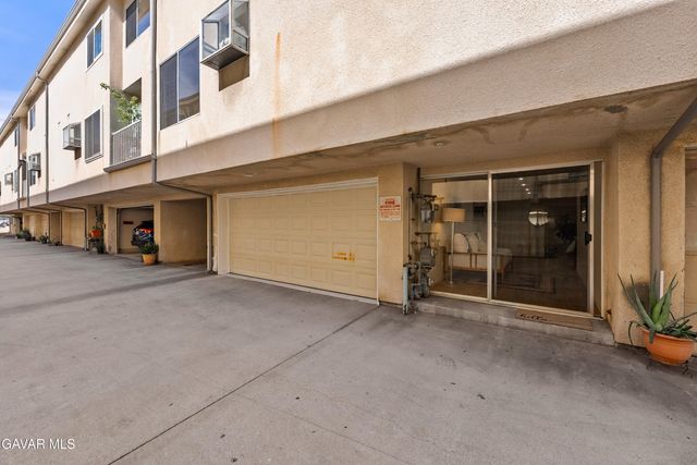8800 Burnet Avenue Unit 15, North Hills, CA 91343