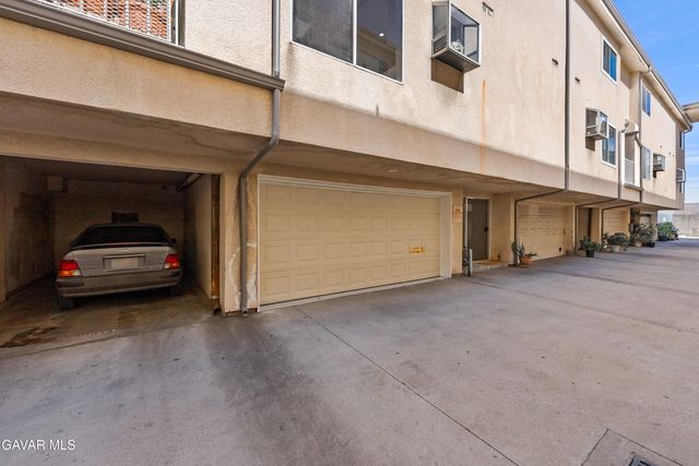 8800 Burnet Avenue Unit 15, North Hills, CA 91343