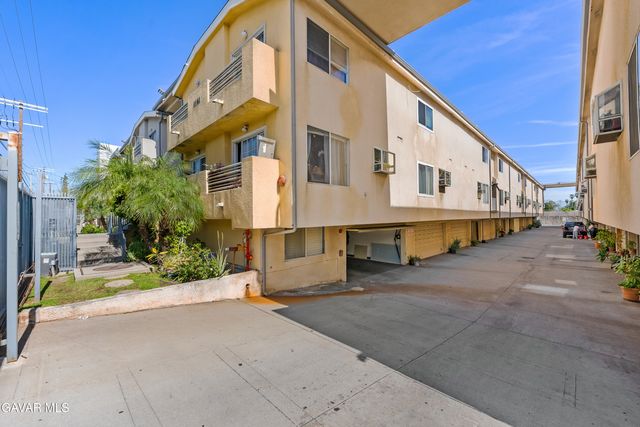 8800 Burnet Avenue Unit 15, North Hills, CA 91343