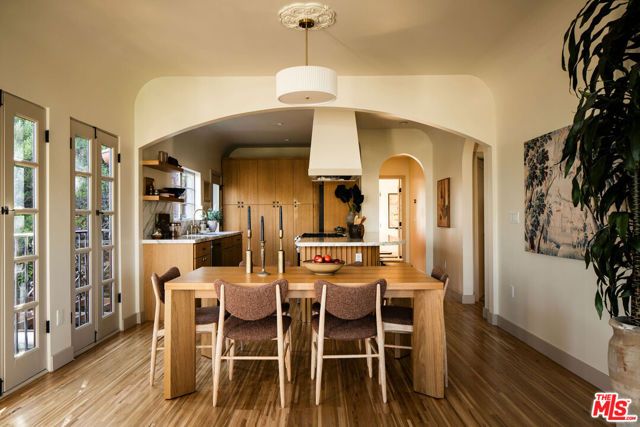 1825 Redesdale Avenue, Los Angeles, CA 90026