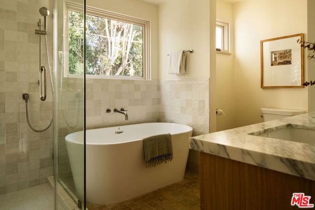1825 Redesdale Avenue, Los Angeles, CA 90026